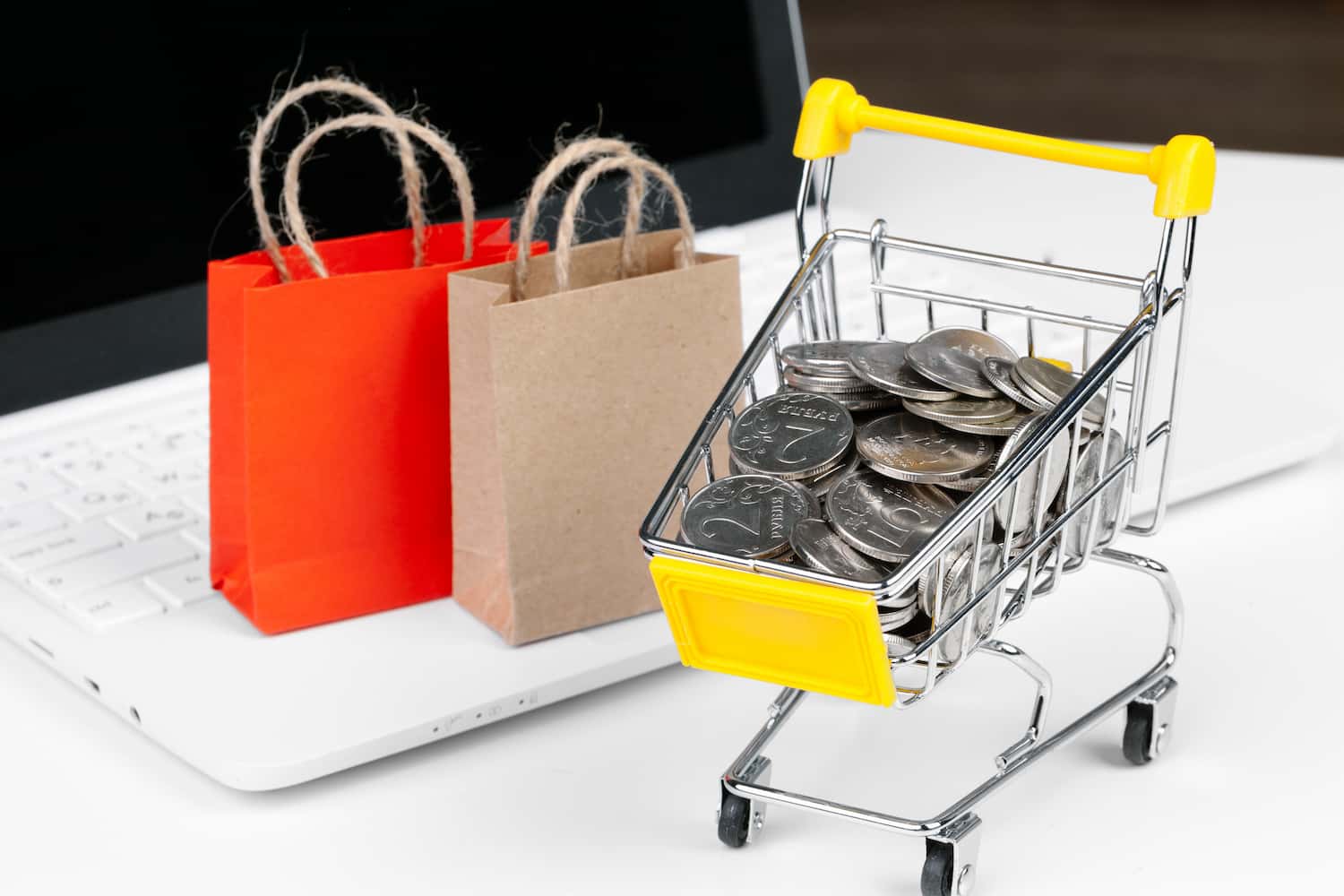Online Shopping Concept Shopping Cart Laptop On 2025 02 25 13 17 07 Utc (1) - Start Contabilidade